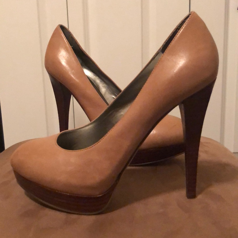 Guess tan pumps💥